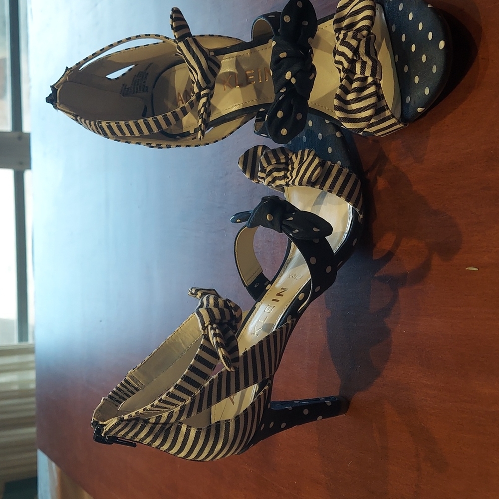 Anne Klein 3.5 inch heels - Picture 2 of 5